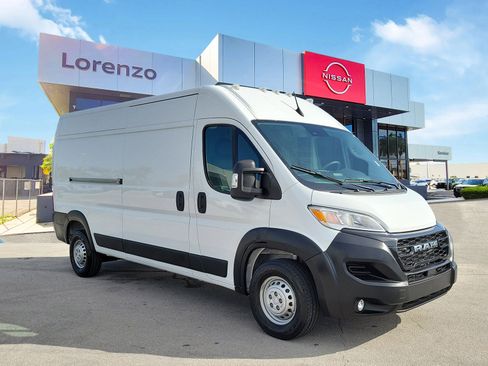 Used 2026 RAM ProMaster 2500 w/ Convenience Group FWD image 3
