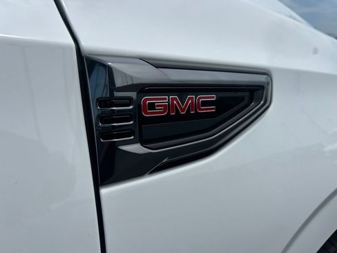 Used 2025 GMC Yukon AT4 w/ AT4 Premium Plus Package AWD/4WD image 13