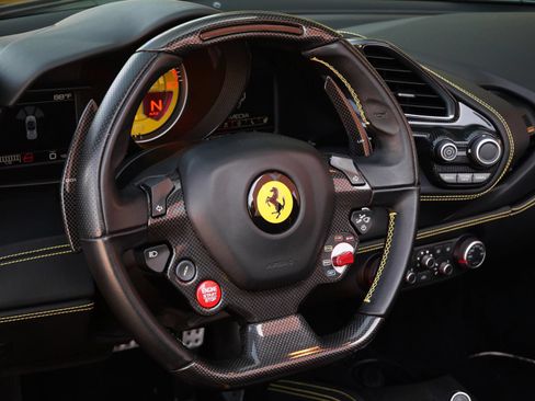 Used 2018 Ferrari 488 Spider RWD image 17