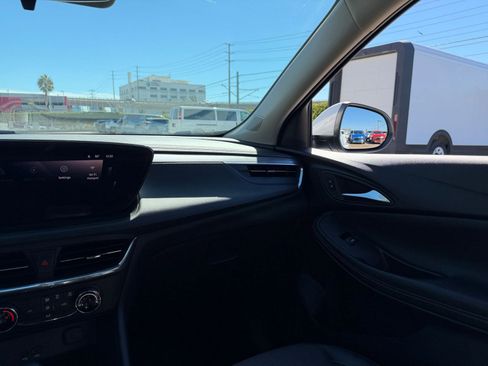 Used 2025 Buick Encore GX Preferred image 33