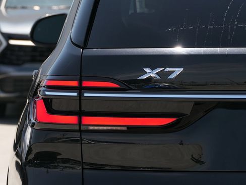 Used 2025 BMW X7 xDrive40i w/ Premium Package AWD/4WD image 5