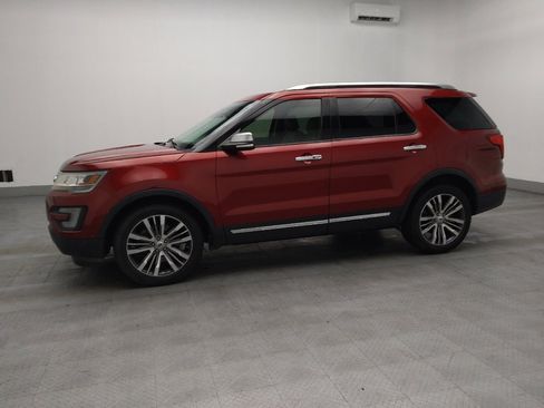 Used 2017 Ford Explorer Platinum image 2
