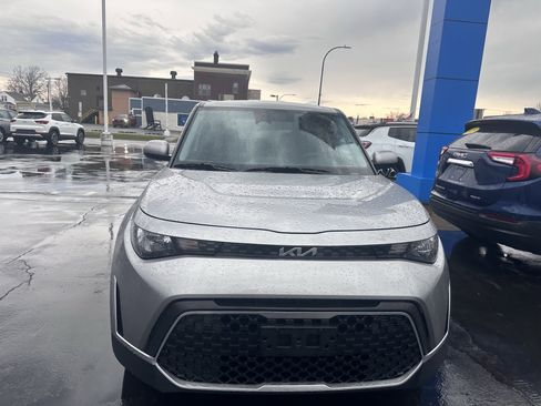 Used 2023 Kia Soul LX w/ LX Technology Package image 2