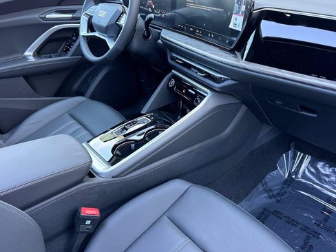 Used 2025 Audi Q5 Premium AWD/4WD image 16