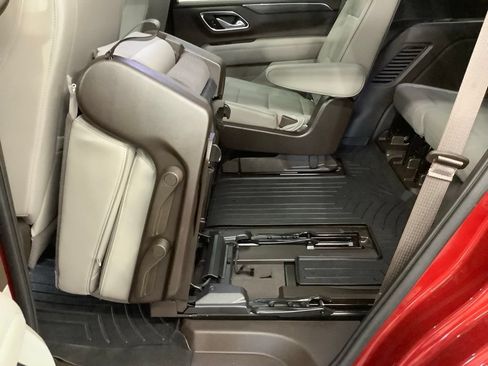Used 2022 GMC Yukon SLT w/ SLT Luxury Package AWD/4WD image 11