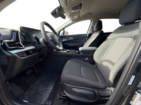 New 2025 Kia Sportage LX image 9