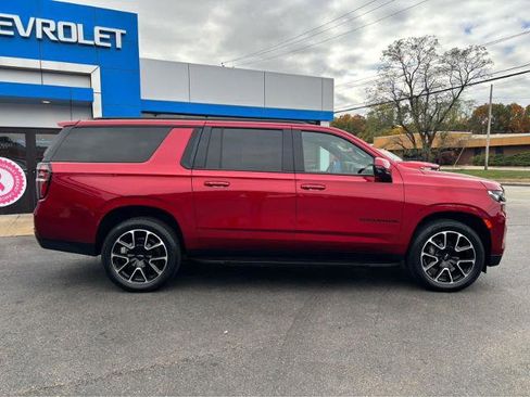 Used 2023 Chevrolet Suburban RST w/ Luxury Package AWD/4WD image 10