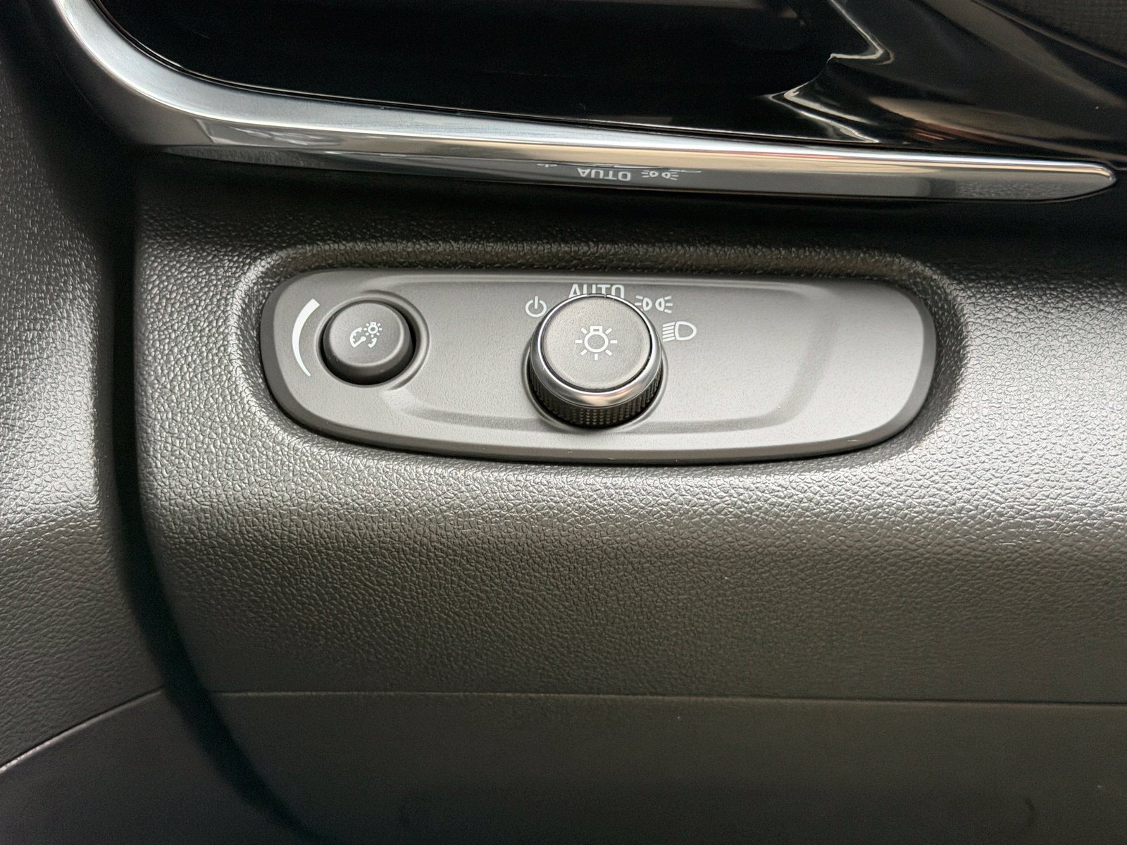 Used 2025 Buick Envista Sport Touring w/ Convenience I Package FWD image 19