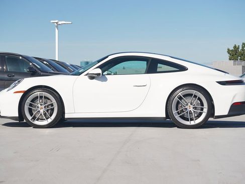 Used 2025 Porsche 911 Carrera image 4