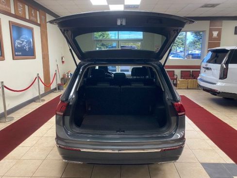 Used 2021 Volkswagen Tiguan SE FWD image 8