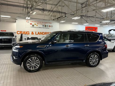 Used 2024 Nissan Armada SL w/ Captain's Chairs Package image 3