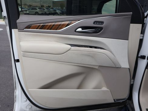 Used 2022 Cadillac Escalade Sport Platinum AWD/4WD image 11