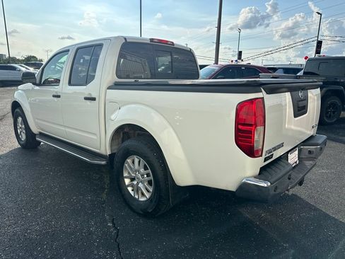 Used 2014 Nissan Frontier SV w/ SV Value Truck Package AWD/4WD image 12