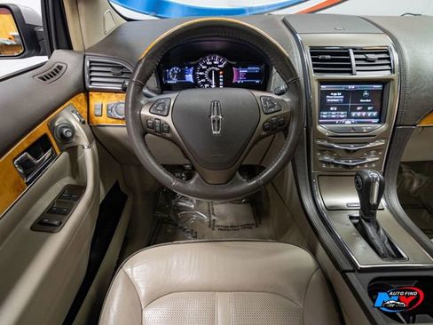 Used 2012 Lincoln MKX FWD image 13