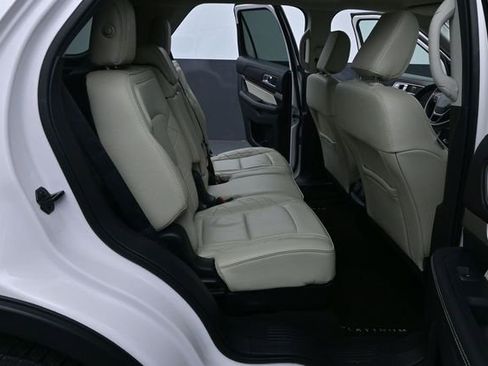 Used 2018 Ford Explorer Platinum AWD/4WD image 17