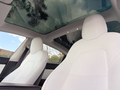 Used 2020 Tesla Model 3 Performance image 23