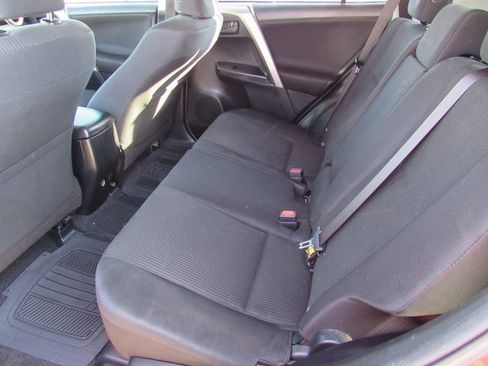 Used 2017 Toyota RAV4 LE image 9