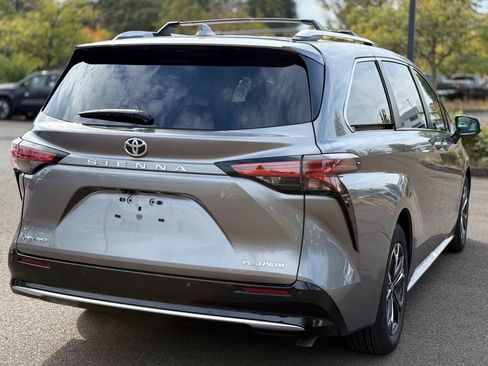 Used 2026 Toyota Sienna Platinum AWD/4WD image 5