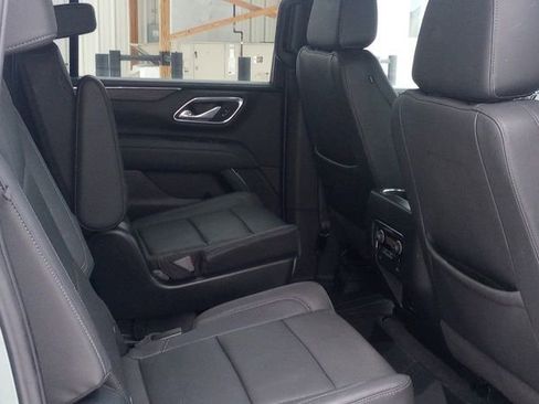Used 2023 Chevrolet Suburban Z71 w/ Luxury Package image 15