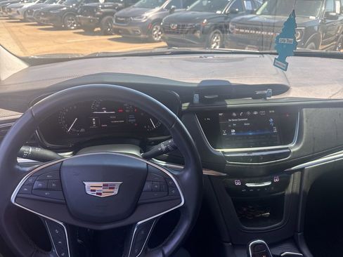 Used 2019 Cadillac XT5 Premium Luxury FWD image 10
