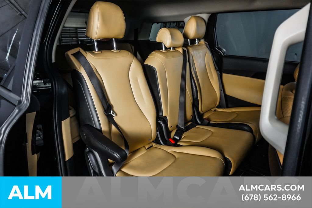 Used 2024 Kia Carnival EX FWD image 21