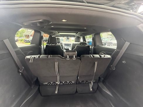 Used 2026 Chrysler Pacifica Limited FWD image 7