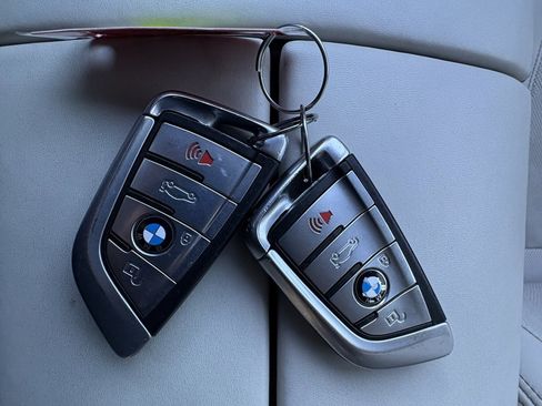 Used 2018 BMW 750i image 50