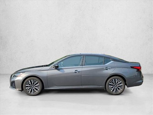 Used 2024 Nissan Altima 2.5 SV FWD image 8