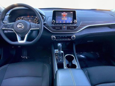 Used 2023 Nissan Altima 2.5 SV image 7