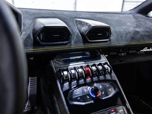 Used 2018 Lamborghini Huracan Performante image 40