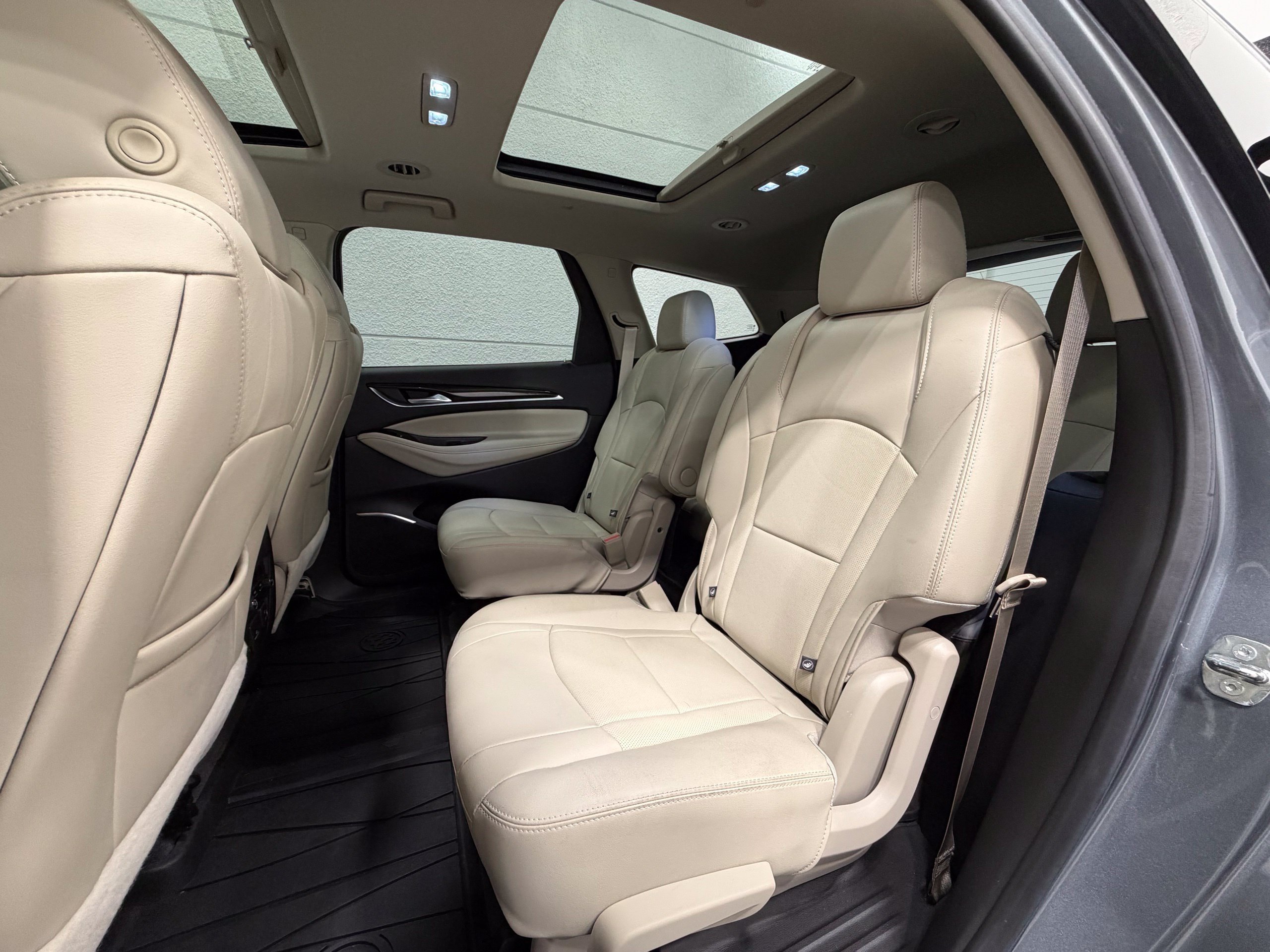 Used 2020 Buick Enclave Essence w/ Sound and Sites Package AWD/4WD image 23