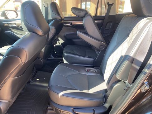 Used 2022 Toyota Highlander Platinum image 19