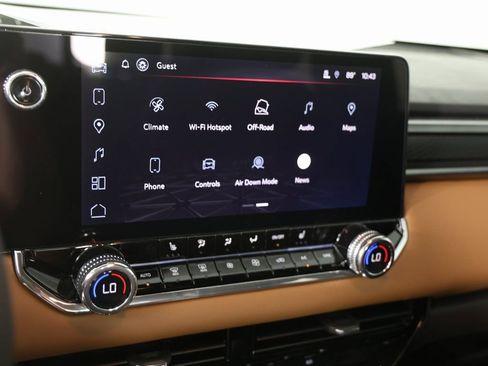 New 2025 GMC Canyon AT4 w/ Nightfall Edition image 17