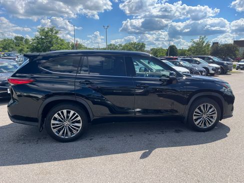 Used 2021 Toyota Highlander Platinum AWD/4WD image 4
