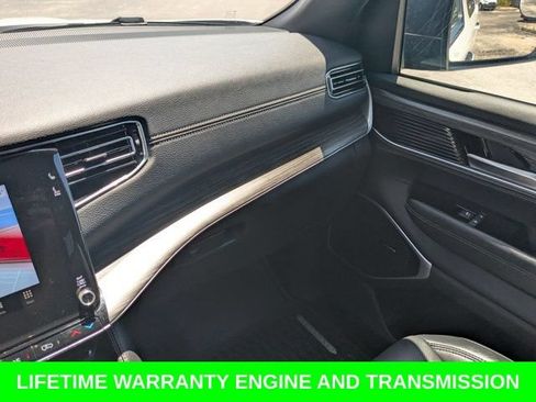 Used 2024 Jeep Wagoneer L Series II w/ Flexible Seating Group RWD image 19