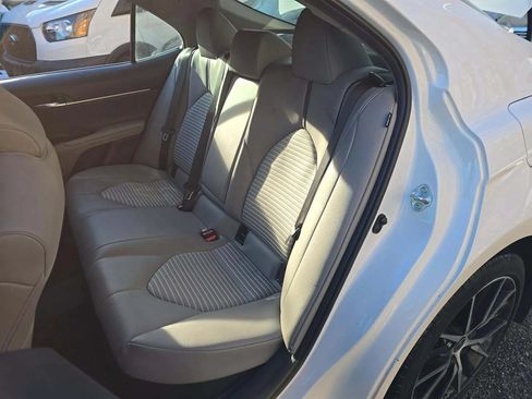 Used 2022 Toyota Camry SE FWD image 9