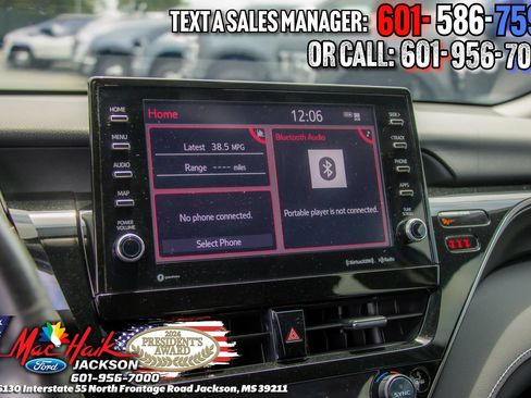 Used 2022 Toyota Camry XSE FWD image 16
