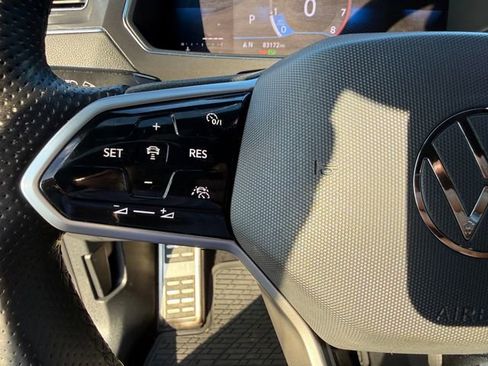 Used 2022 Volkswagen Tiguan SE R-Line image 17