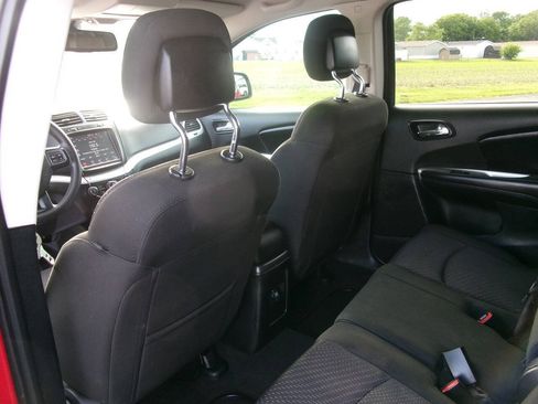 Used 2019 Dodge Journey SE FWD image 17