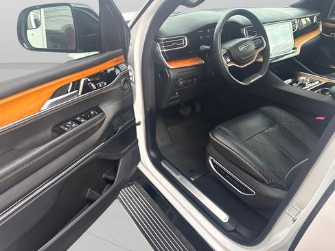 Used 2024 Jeep Grand Wagoneer L Series III AWD/4WD image 17