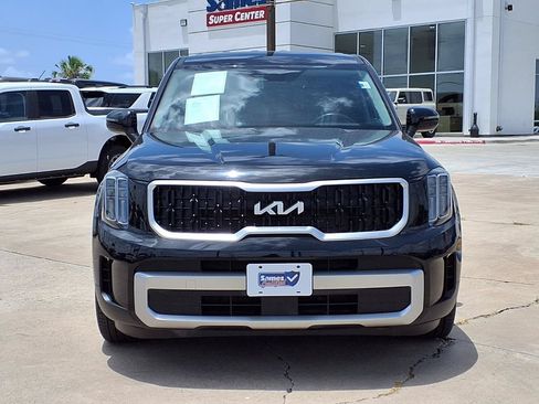 Used 2023 Kia Telluride LX FWD image 3