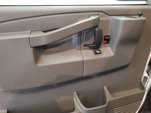 Used 2022 GMC Savana 3500 Extended w/ Driver Convenience Package image 11