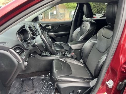 Used 2019 Jeep Cherokee Latitude Plus FWD image 7