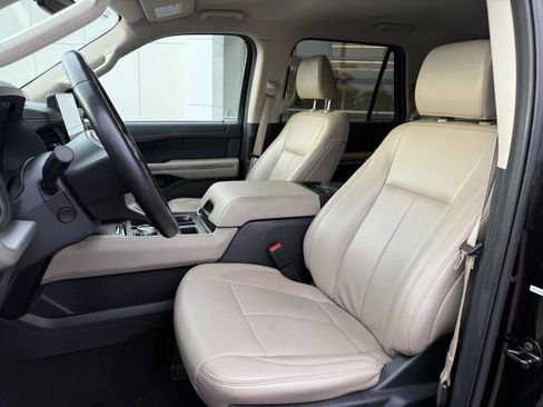 Used 2024 Ford Expedition XLT RWD image 8