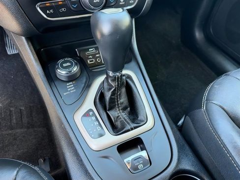 Used 2018 Jeep Cherokee Limited w/ High Altitude Package AWD/4WD image 30