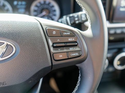 Used 2022 Hyundai Venue Limited image 23