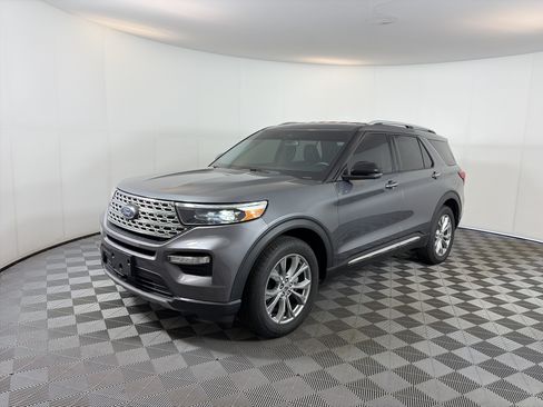 Used 2021 Ford Explorer Limited w/ Equipment Group 301A AWD/4WD image 2
