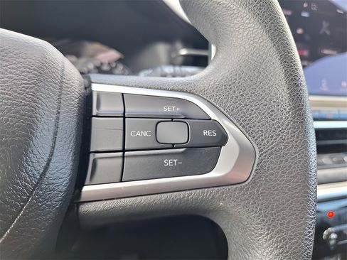 Used 2023 Jeep Compass Sport image 15