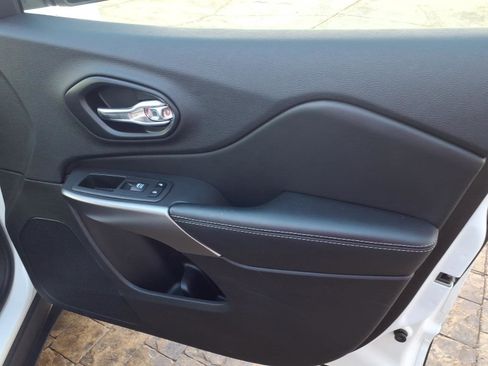 Used 2022 Jeep Cherokee Limited image 23