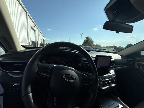 Used 2020 Ford Explorer XLT w/ Equipment Group 202A RWD image 16